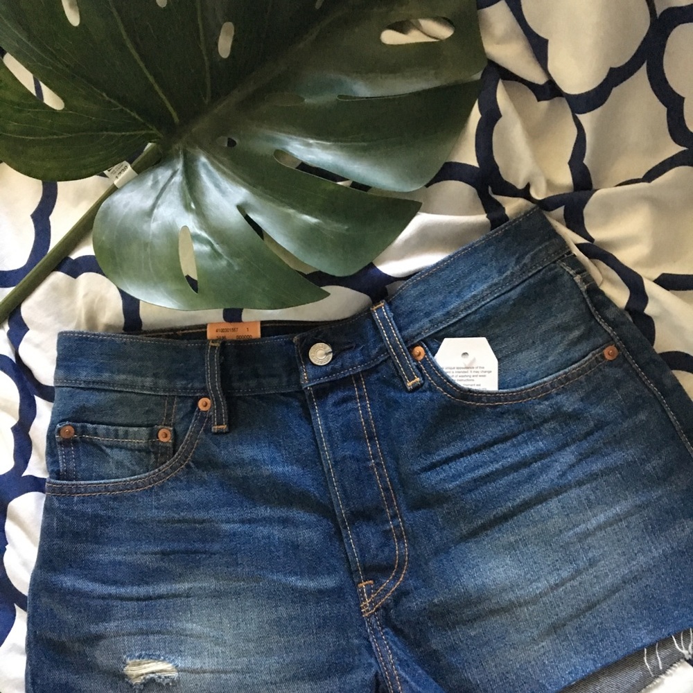 LEVIS 501 NWT High Waist Shorts